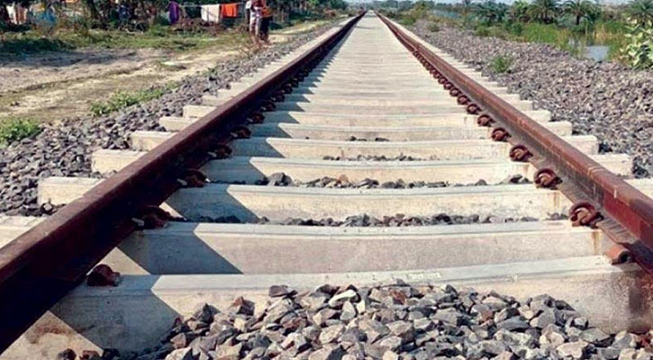 ভাঙ্গায় স্ত্রীর সামনে ট্রেনে কাটা পড়ে স্বামীর মৃত্যু